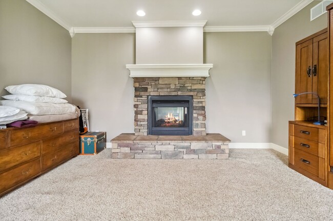 Building Photo - Effortless Charm in Over 3,000 Sq Ft of Li...