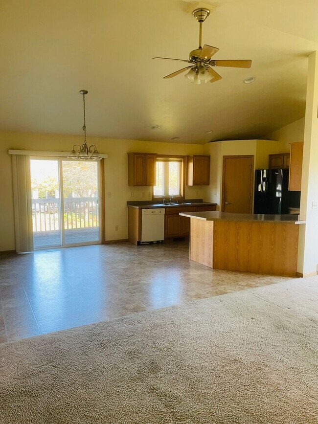 Building Photo - 2930 W Glenpark Dr