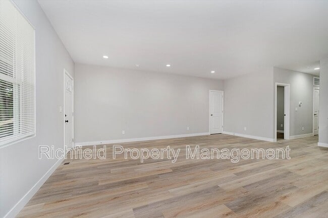 Building Photo - 821 Orange St