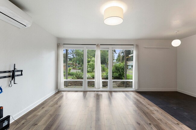 Building Photo - 5359 SE 91st Ave