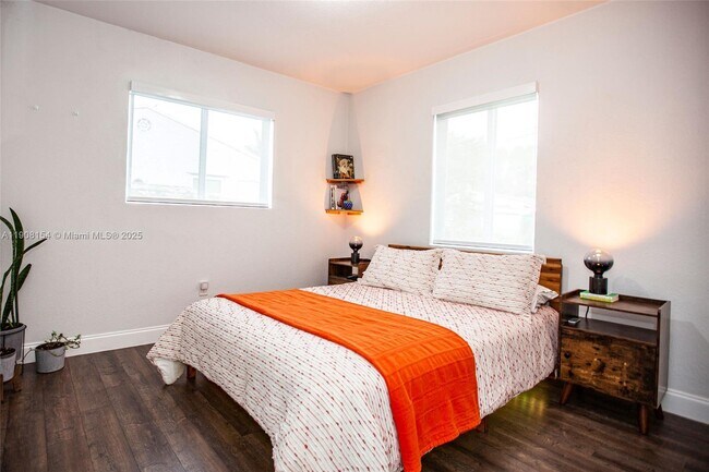 Building Photo - 1050 NW 46th St