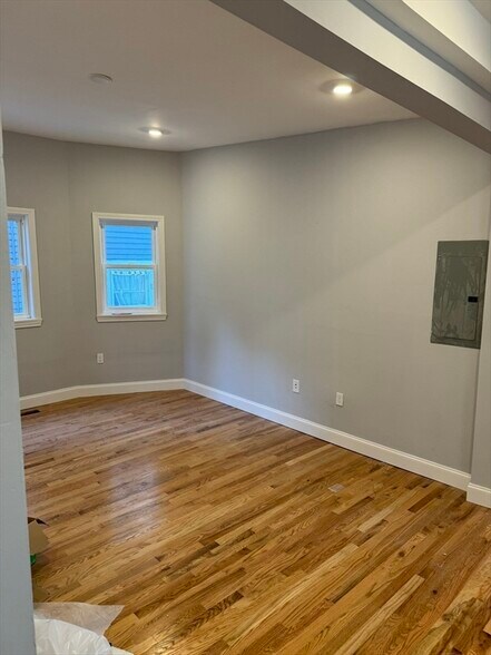 Building Photo - 84 Fayston St