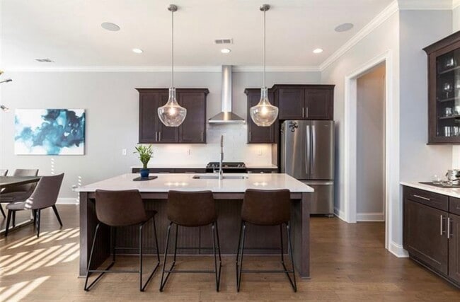 Building Photo - 3458 Fenton Dr