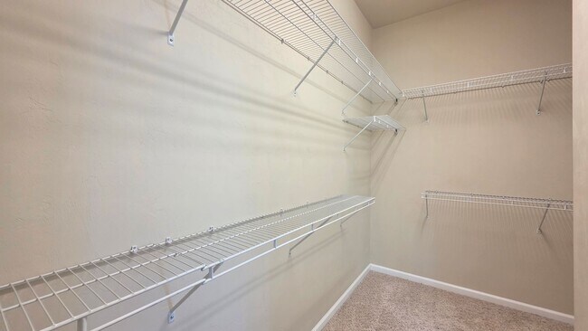 Building Photo - FOR RENT 4 BEDROOM 3 BATHROOM HOME