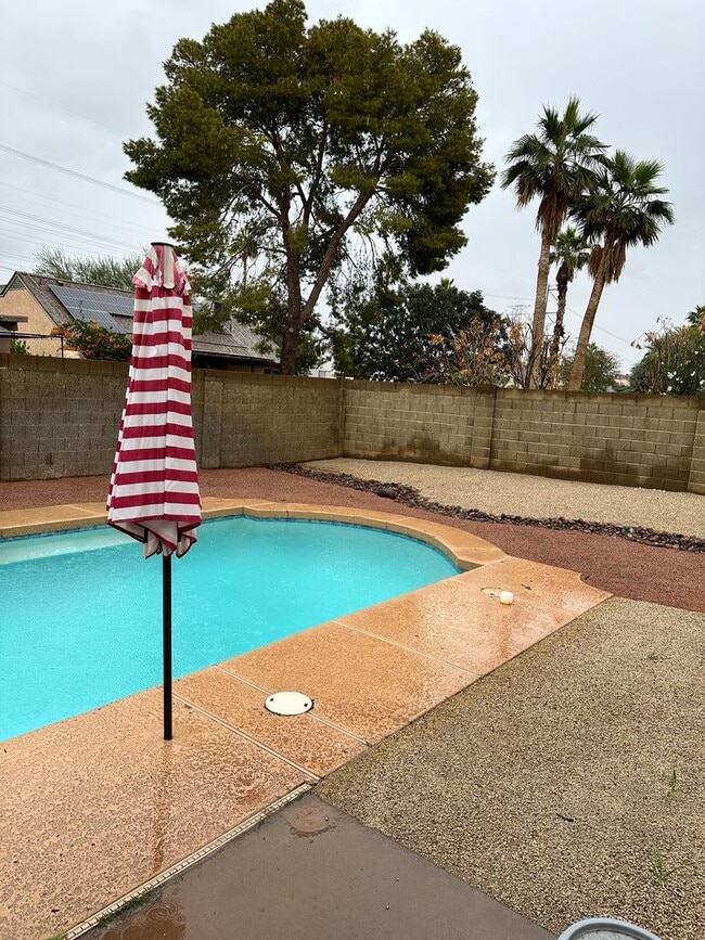 Building Photo - Unique 3 bedroom / 3 bathroom with Private Pool