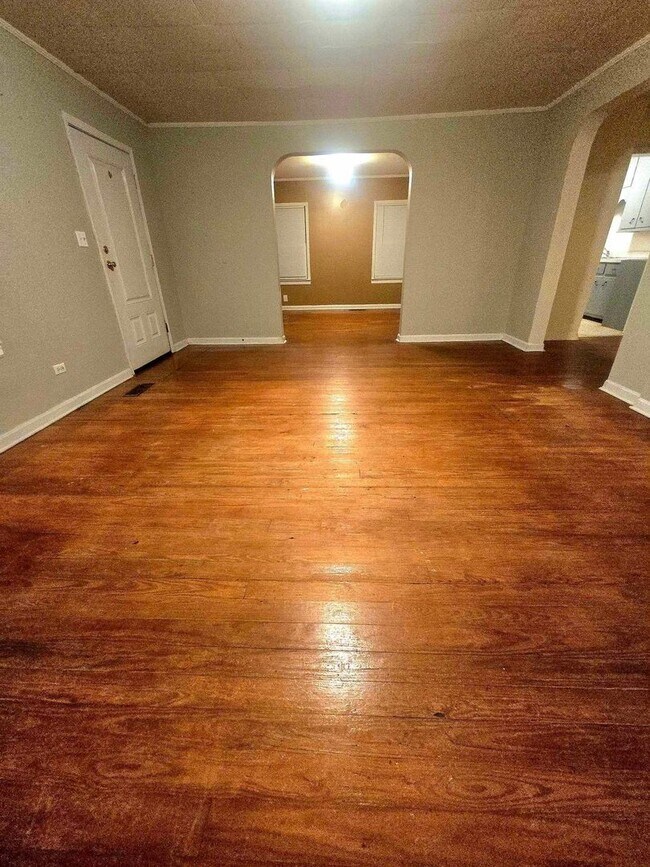 Primary Photo - 3 bedroom & 1 bath located in Southside
