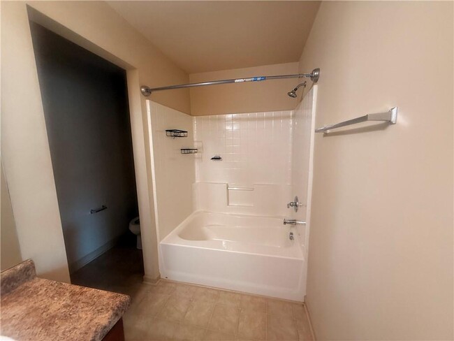 Building Photo - 2722 Haynescrest Dr