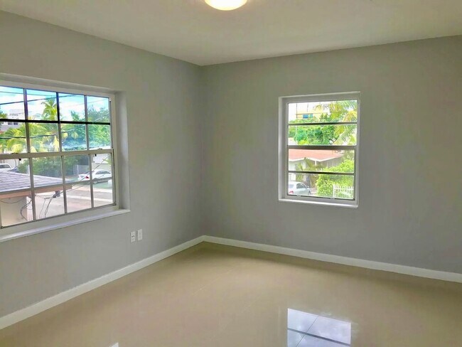 Building Photo - 535 NE 68th St