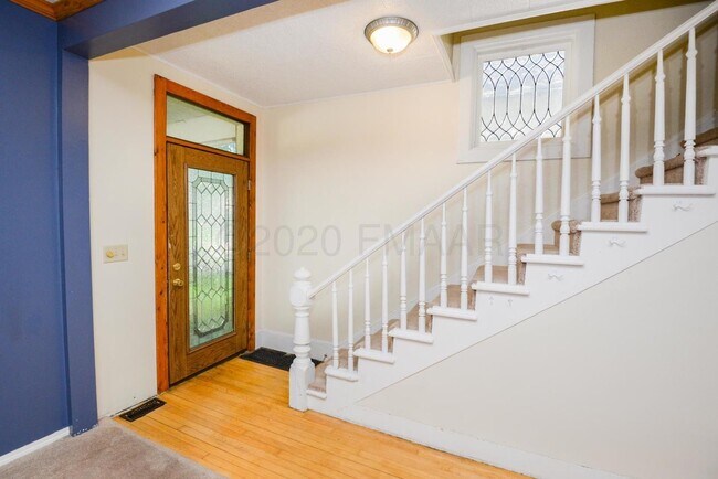 Building Photo - APPLICATION PENDING -- Gorgeous and spacio...