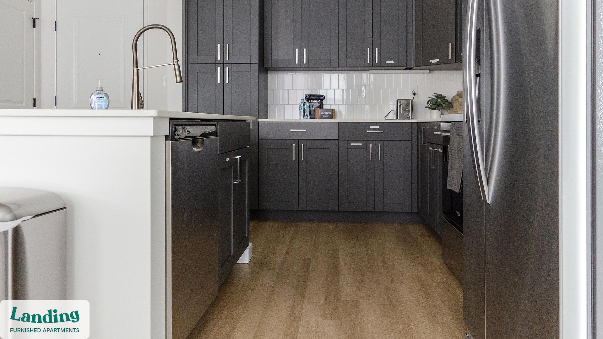 Building Photo - 650 N Main St