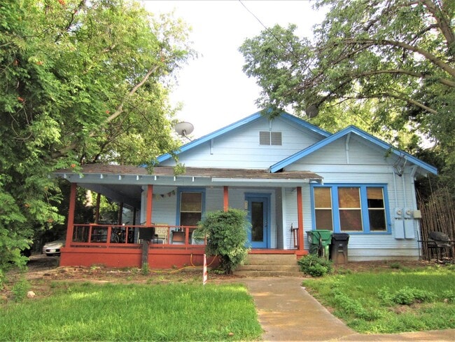Building Photo - 511 W Sycamore St