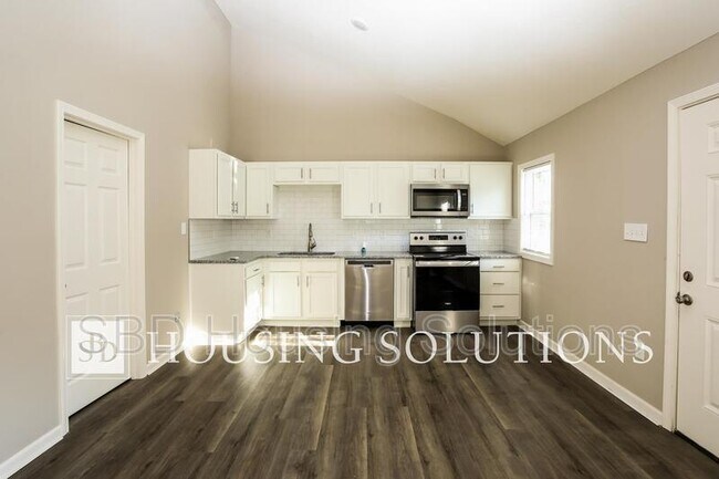 Building Photo - 1401 S Hedges Ave