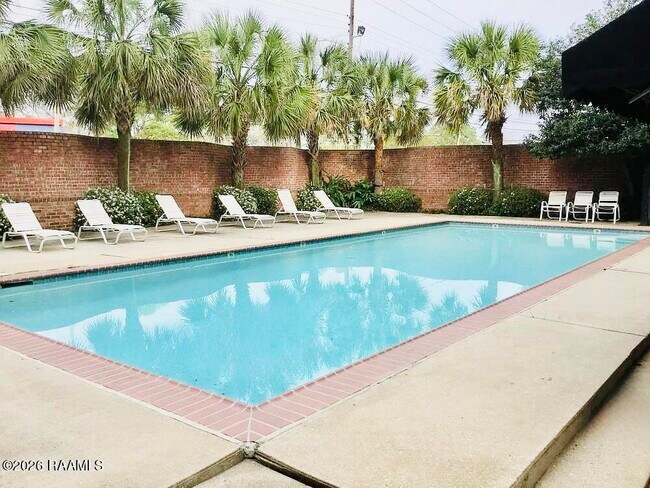 Building Photo - 3101 Highland Rd