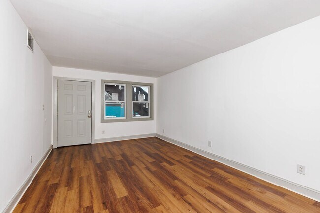 Building Photo - THIRD MONTH FREE WITH NEW 1 YEAR LEASE!