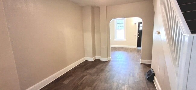 Building Photo - 4 Bedroom 1.5 Bathroom in York!
