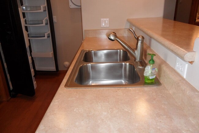 Building Photo - Bison Cove ~ 2 bed / 2 bath