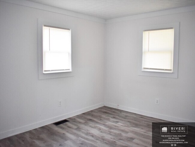 Building Photo - 807 City Lake Dr NW