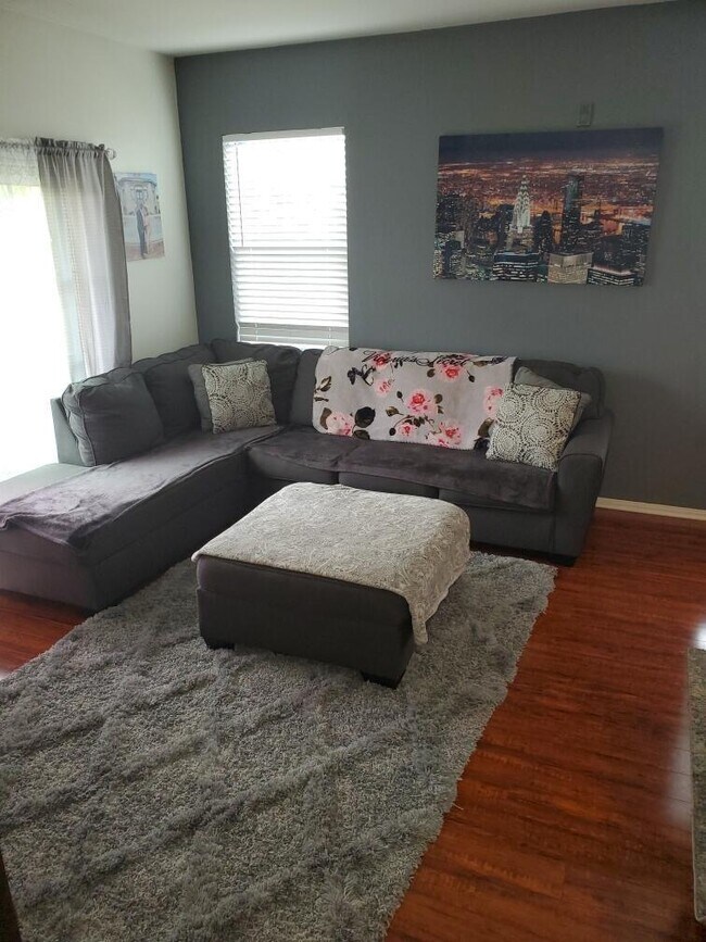 Building Photo - 10598 Acacia Ln