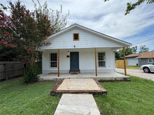 Primary Photo - 414 E 3rd St