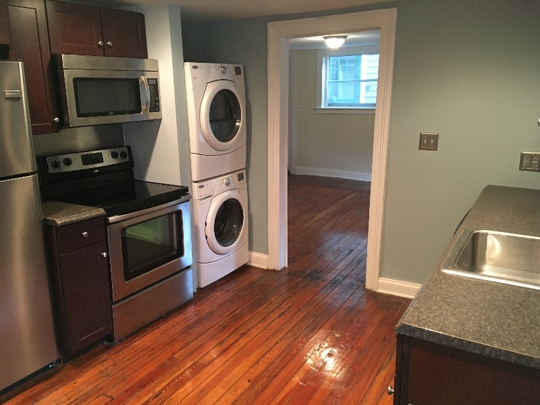 Building Photo - 936 W Beverley St