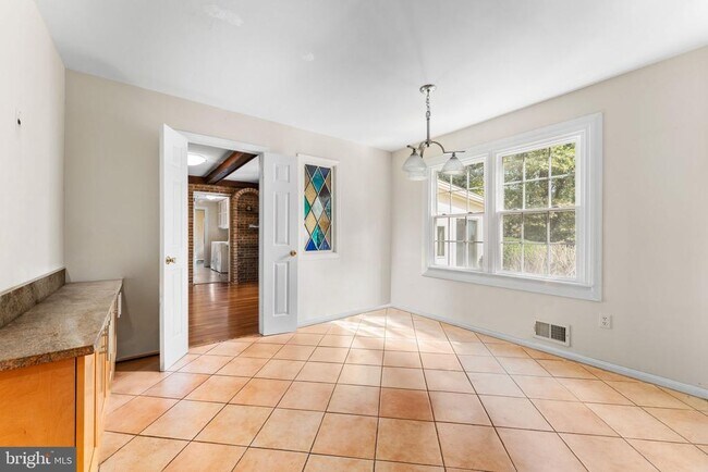 Building Photo - 9 Snug Hill Ct