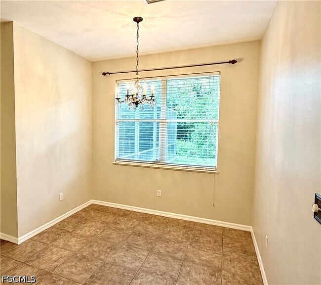 Building Photo - 1466 Argyle Dr
