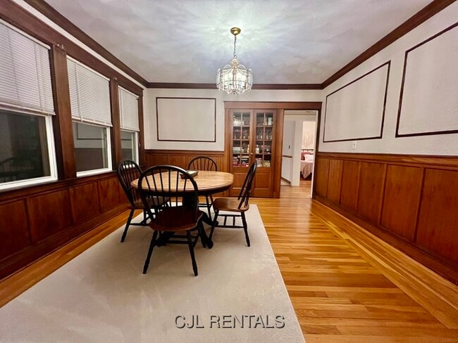 Building Photo - 33 Evans St