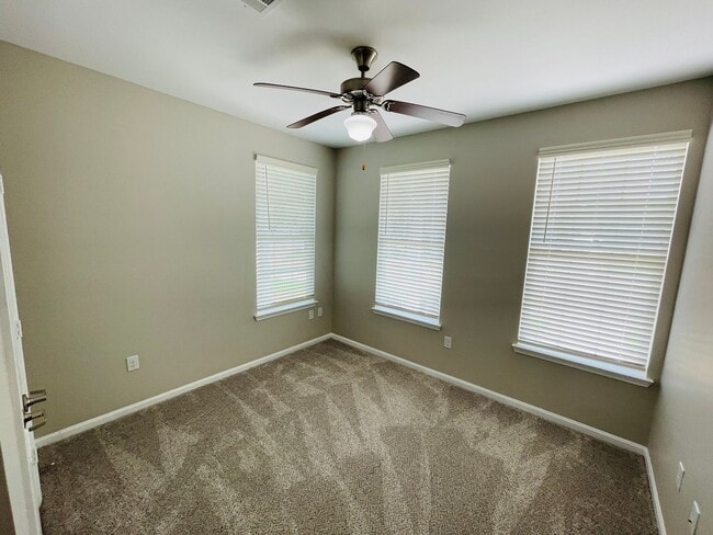 Building Photo - 4BD/4.5BA in ROWANDALE! SHORT TERM RENTAL ONLY.