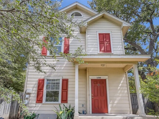 Building Photo - 1200 Perez St