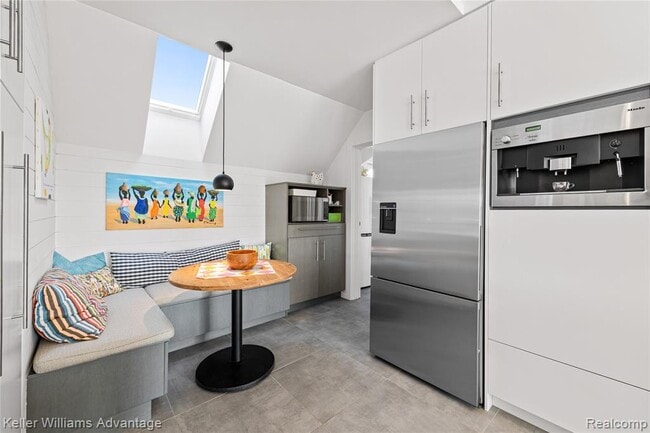 Building Photo - 284 Eliot St