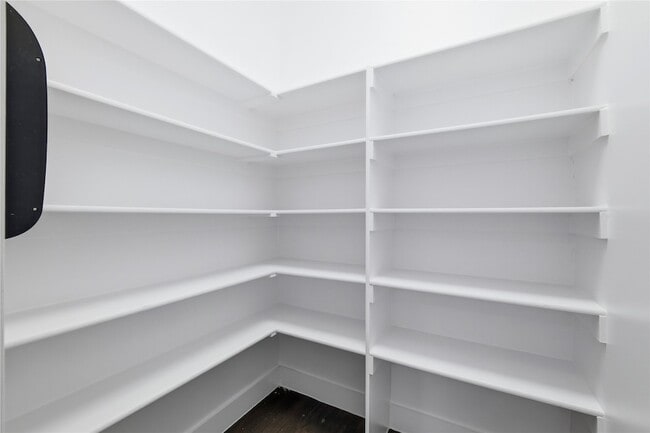 Building Photo - 3008 Zenia Dr