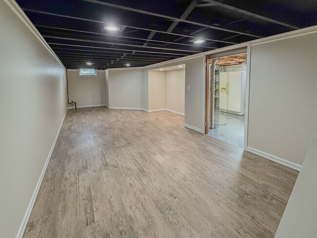 Building Photo - 2710 Pendleton Dr