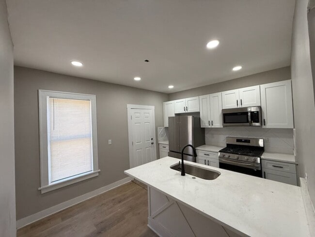 Building Photo - 1378-1380 Hamlet (Park)