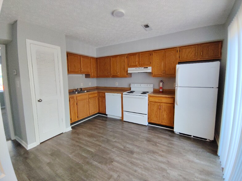 Building Photo - 11 Hobbs Ln