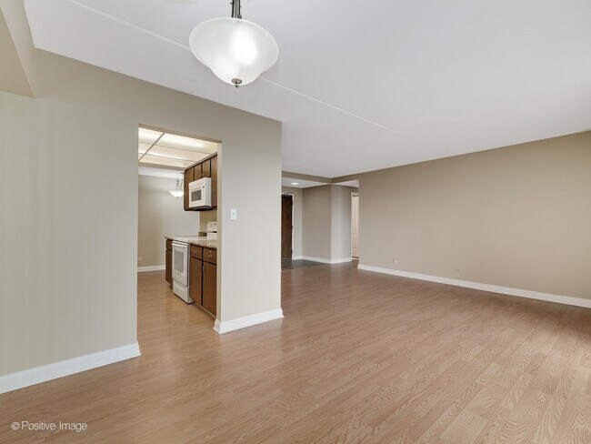 Building Photo - 6340 Americana Dr