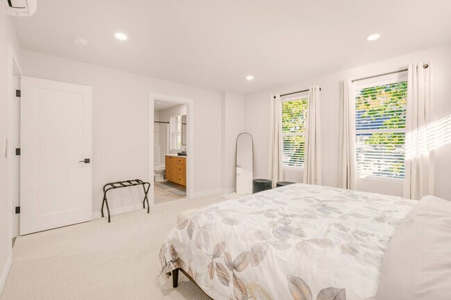 Building Photo - 3202 NW Division St