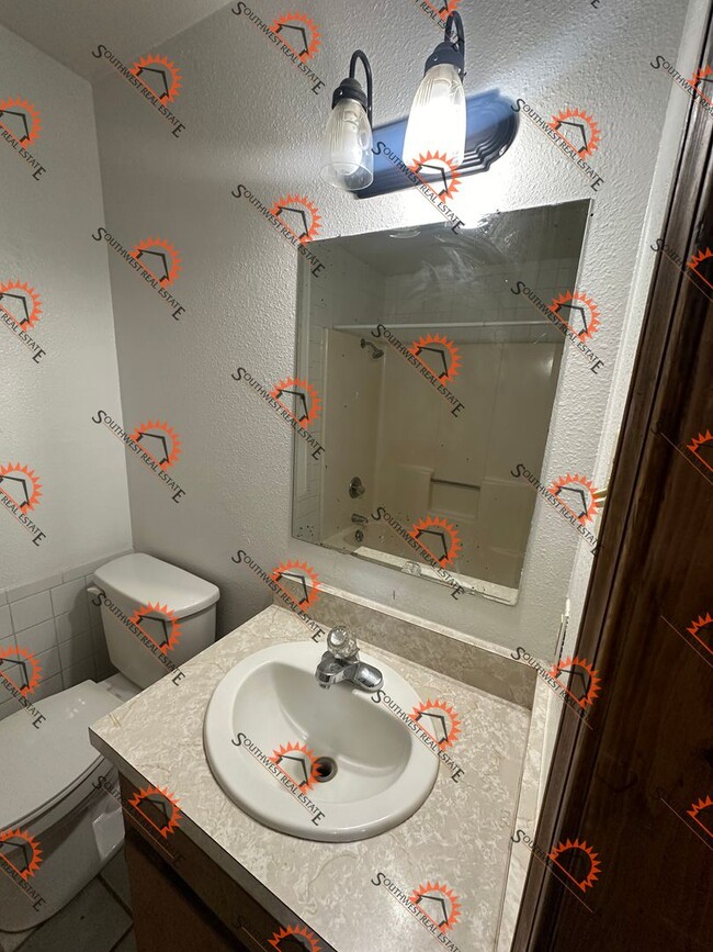 Building Photo - Month to month lease Furnished studio apartment. All bills paid!