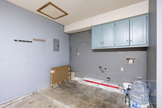 Building Photo - 401 Oakridge Pass