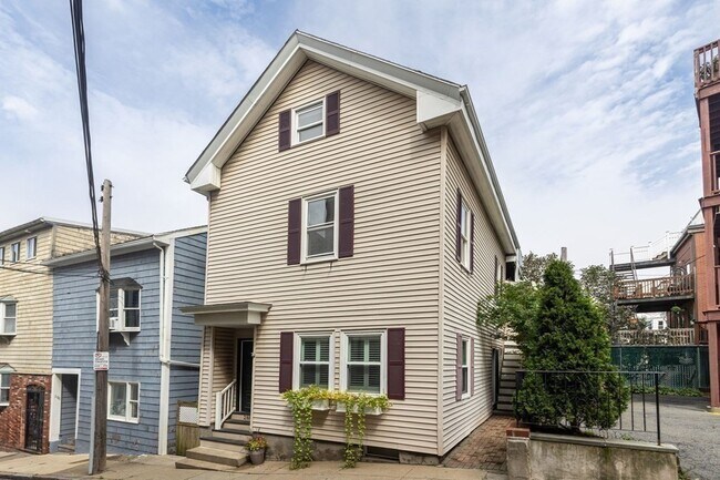 Building Photo - 288 Bowen St