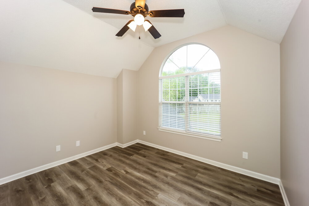 Building Photo - 130 Woodlake Dr