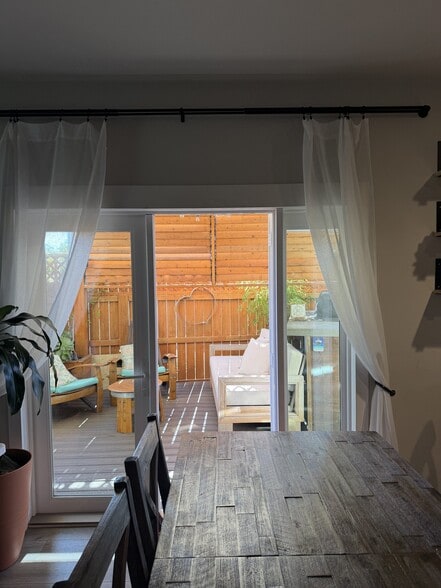Building Photo - 300 Via las Casitas