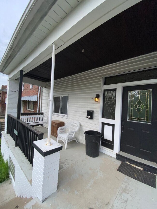 Building Photo - Spacious 4 Bed/1 Bath Home in Beechview-Convenient to Downtown! Available 7/5
