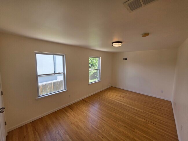 Building Photo - 203 Halladay St
