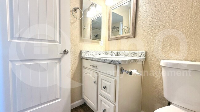 Building Photo - 2724 W McLellan Blvd