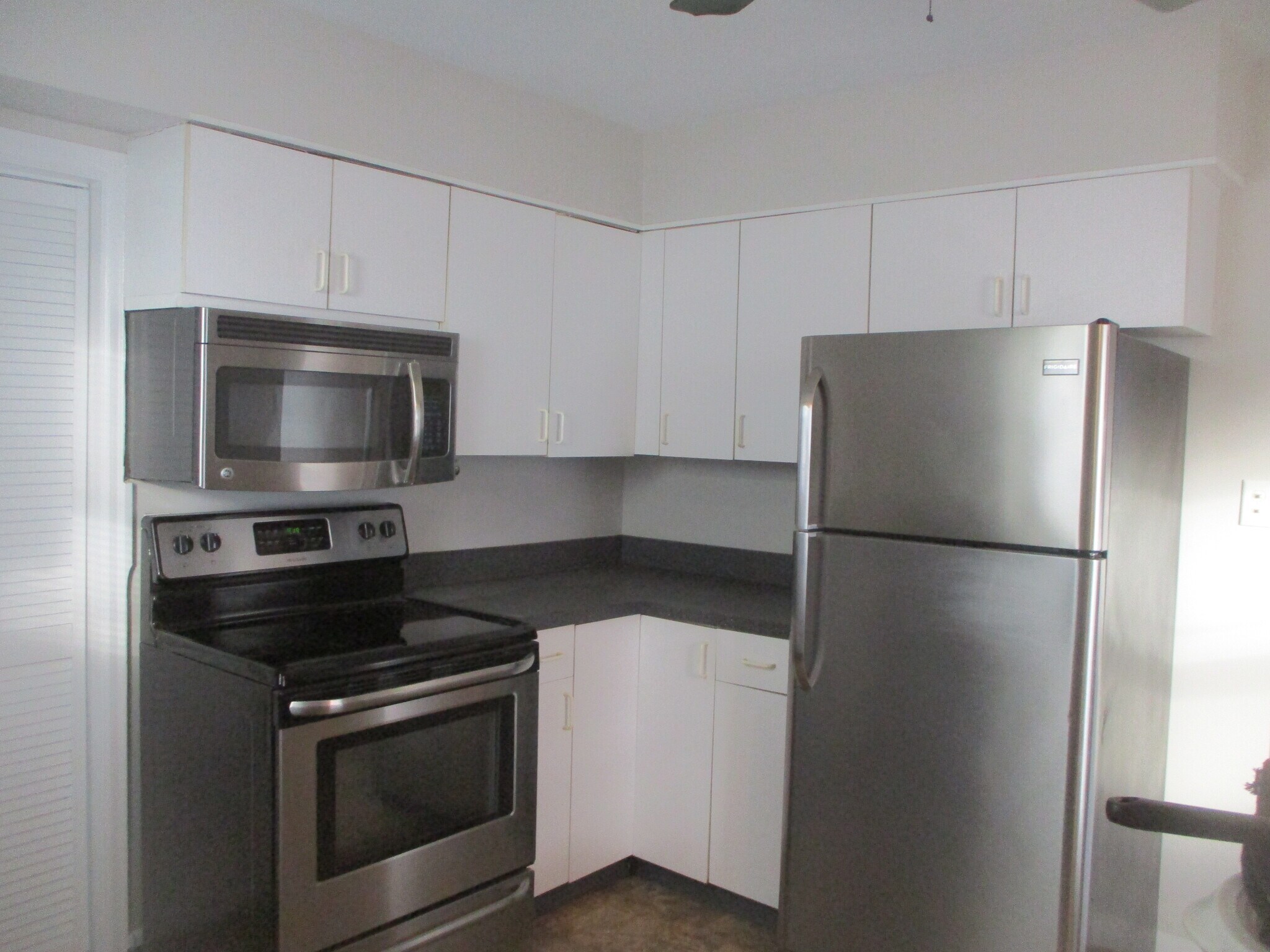 Kitchen - 11 S Gladstone Ave