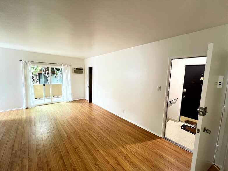 Building Photo - 1322 Amherst Ave