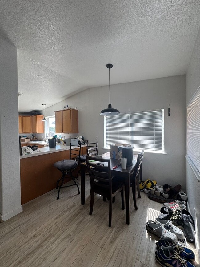 Building Photo - Charming & Updated Home in Kittitas, WA