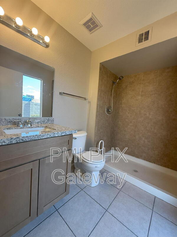 Building Photo - 1623 W Pampa Ave