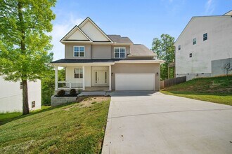 Building Photo - FANTASTIC 4 BEDROOM HOME LOCATED IN KARNS!!