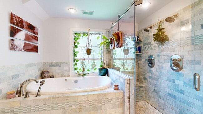 Building Photo - 3 Bed/4.5 Bath Crescent Hill Charmer with 2 Car Garage